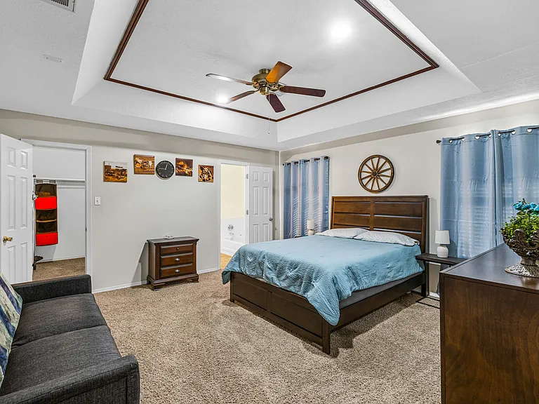 706 NW Micklegate Blvd — Photo 3