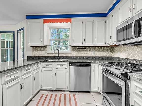 4th image of 109 Hulton Ln