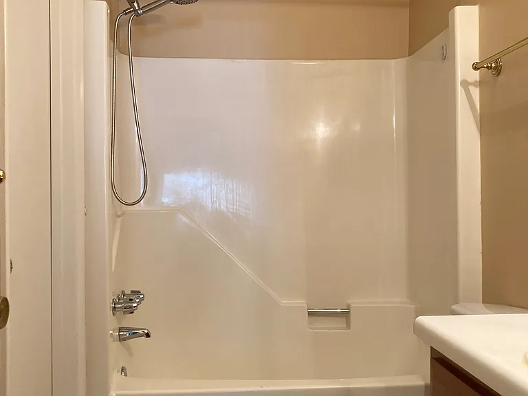 436 Queensway Rd — Photo 36