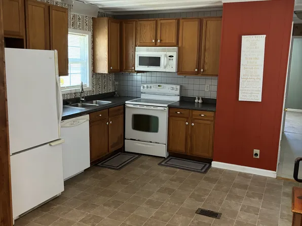 1299 Charles Dr, Manning, SC 29102