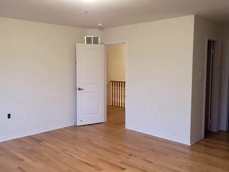 941 Wickham Rd — Photo 10