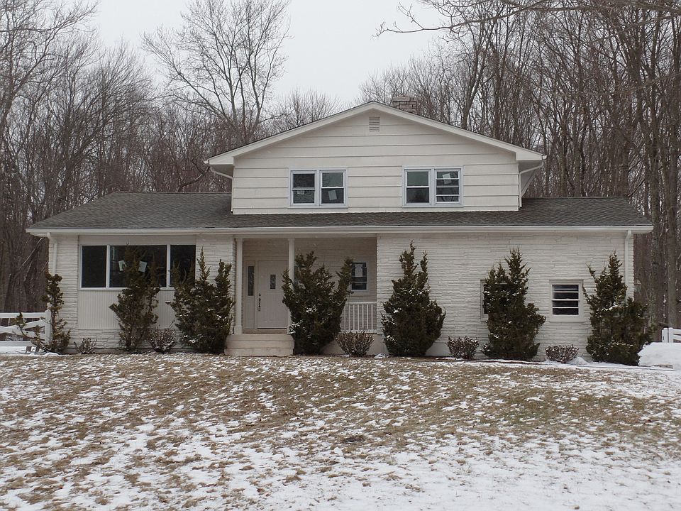 Immaculate Updated Tashua Home in Move In Condition