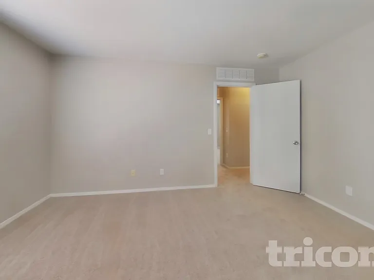 4846 N 113th Dr — Photo 5