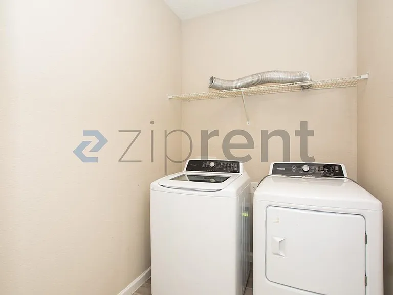 2116 Amberly Dr — Photo 16