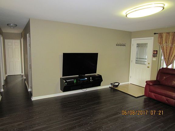 3rd image of 1348 Leslie Ln