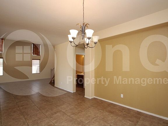 5th image of 652 W Vineyard Plains Dr