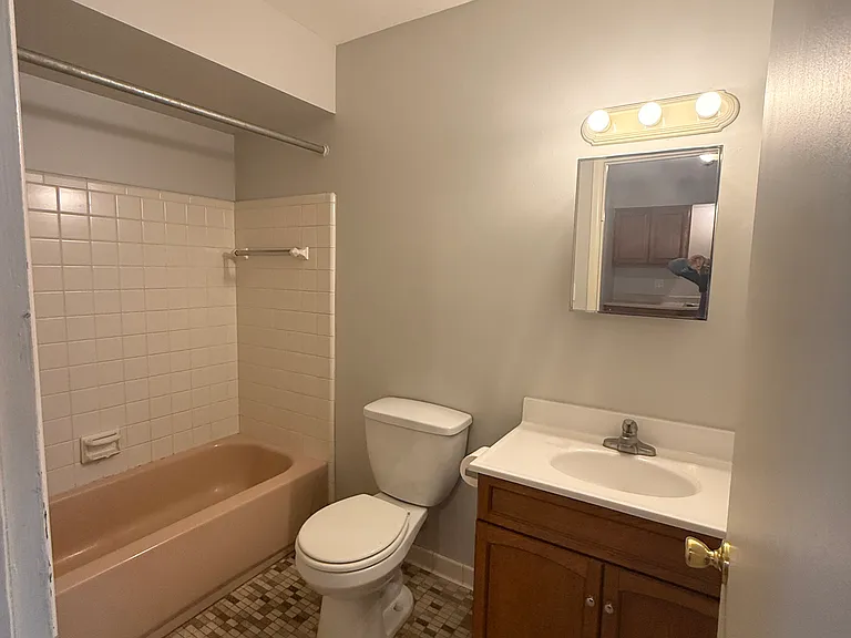 521 State St #6 — Photo 5