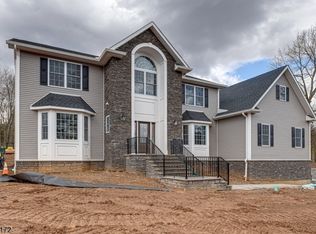 682 Foothill Rd, Bridgewater, NJ 08807