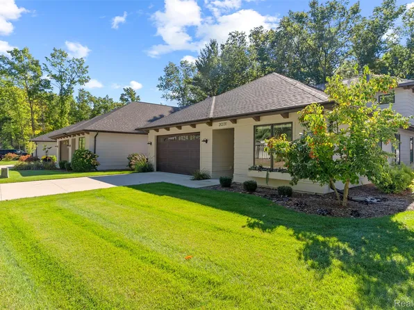 2031 Ottawa Beach Rd, Holland, MI 49424