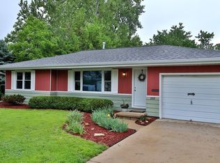 2709 W Huntington Dr, Peoria, IL 61614