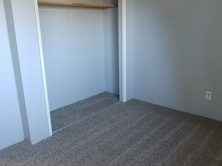 323 S 40th Pl #A — Photo 14