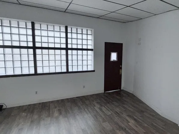 327 Brinton Ave APT 1F, Trafford, PA 15085