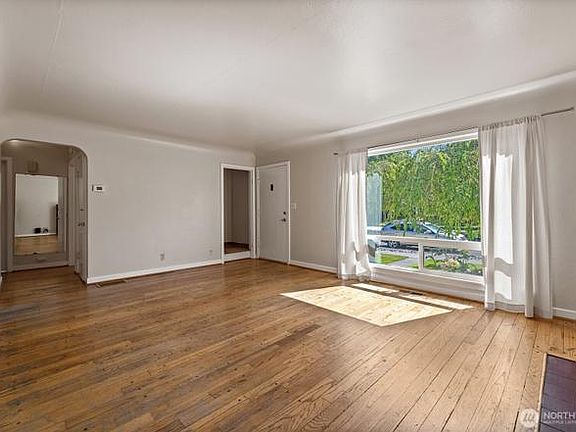 2nd image of 1010 N Union Ave