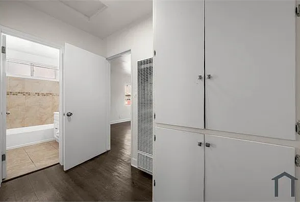 14616-14618 Blythe St #4 — Photo 16