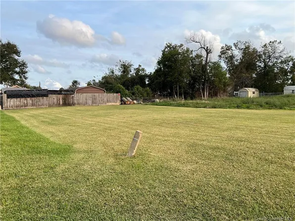 10 Jake St, Lake Charles, LA 70601