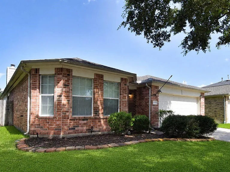 4717 Foster Hill Ct — Photo 2