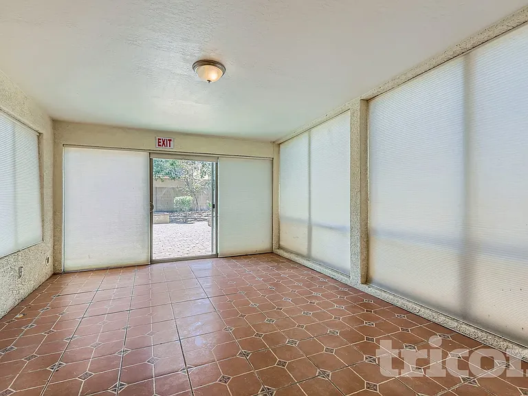 2733 E Gary Way — Photo 10