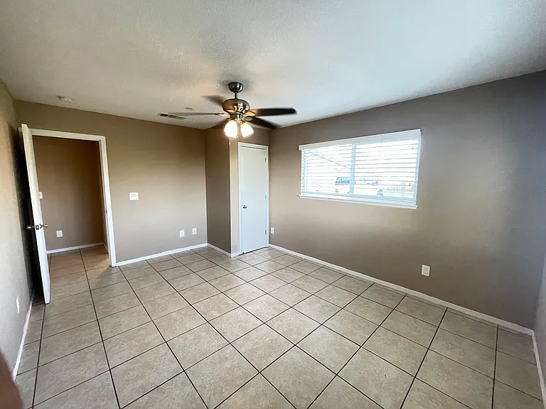 5020 E Eight Mile Rd — Photo 16