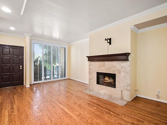 2nd image of 1920 Holly Dr APT 2