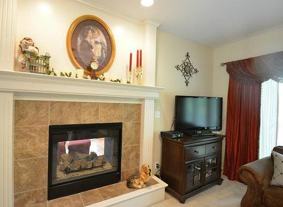5th image of 1006 NW Burr Oak Ln