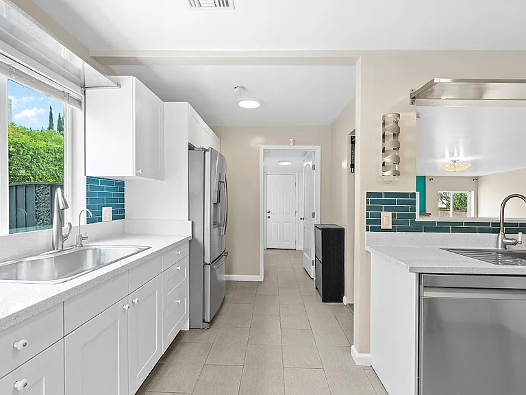 426 Santa Paula Ave — Photo 19