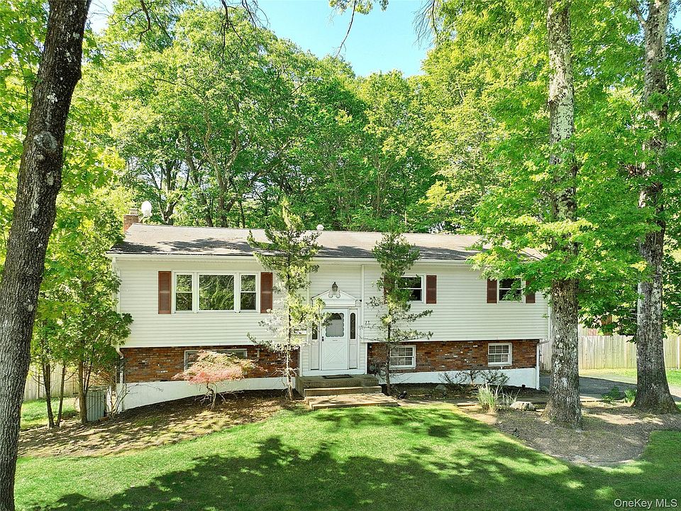 1st image of 17 Twin Lakes Drive