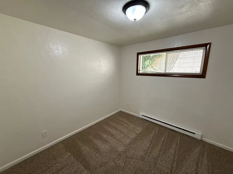 2042 Myrtle Ave NE — Photo 17