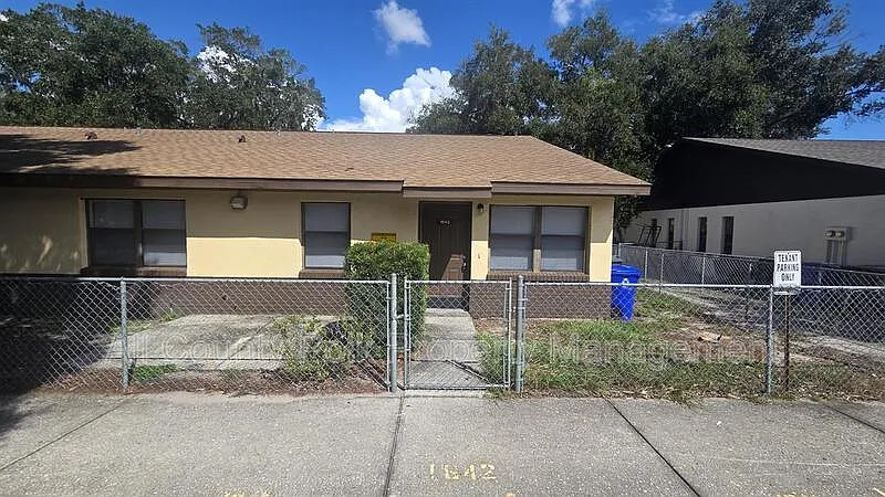 2 bed, 2.0 bath, 936 sqft, $995 — Photo 1