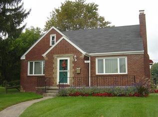 800 Eagle Point Rd, Rossford, OH 43460