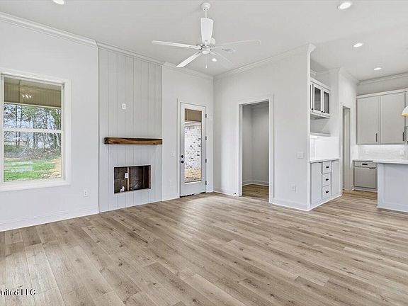 3rd image of 532 Baleigh Way