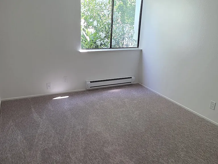 1049 Shell Blvd #8 — Photo 17