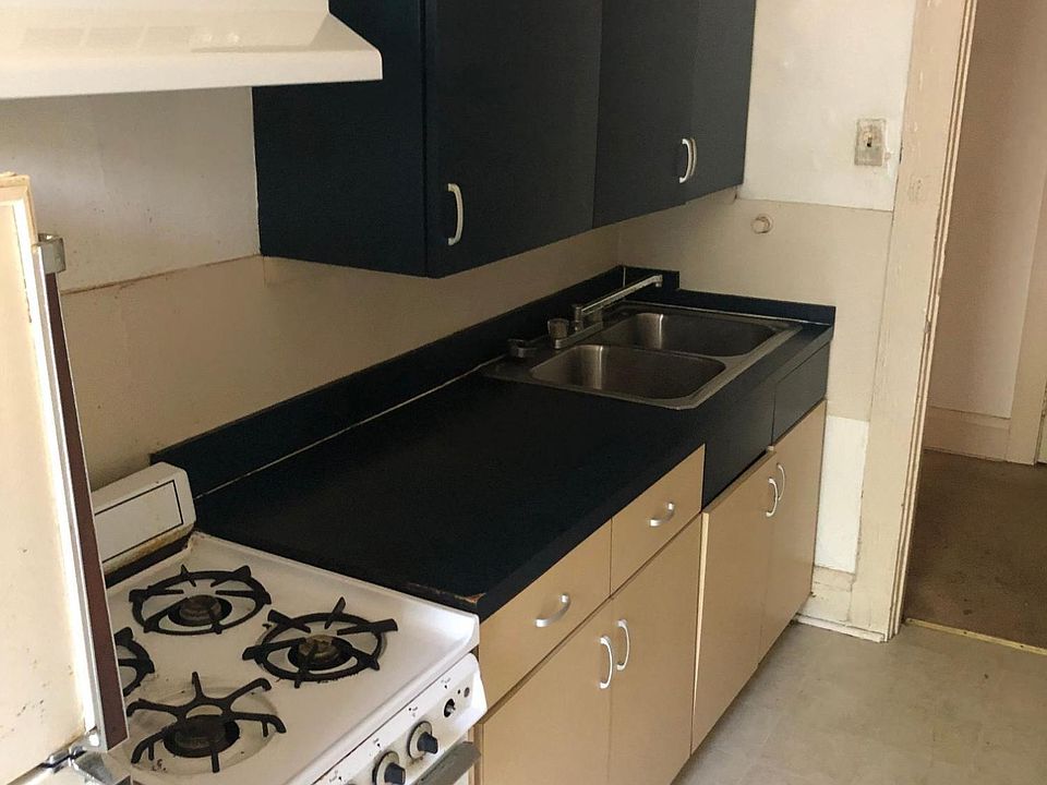 1st image of 82 W 32nd St