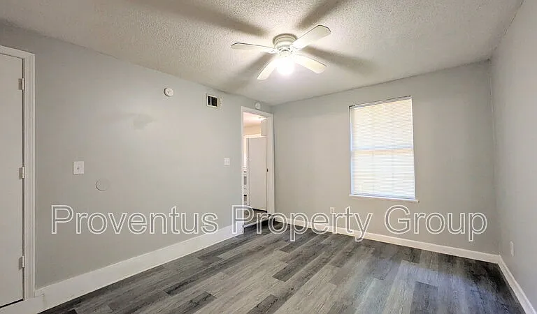 4527 Versailles Dr — Photo 13