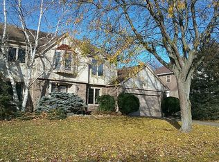 193 Stonetree Cir, Rochester Hills, MI 48309