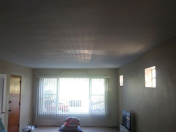 2nd image of 6104 N Oakley Ave #Floor1