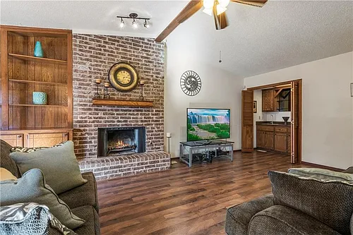 505 Crestview Photo 1