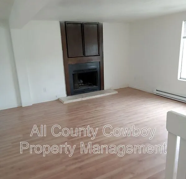 705 Ferris Ct #4 — Photo 3