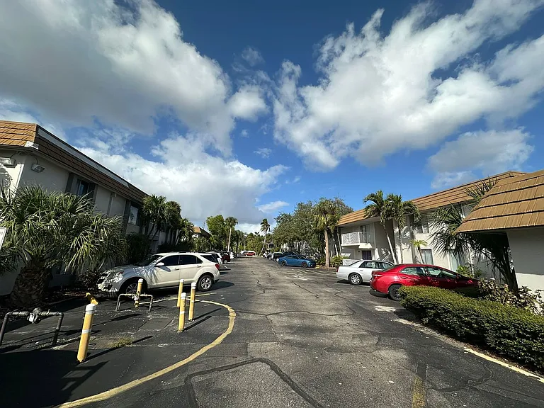 1830 Maravilla Ave #704 — Photo 43