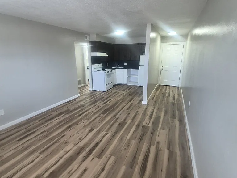 Mission Place — Photo 15