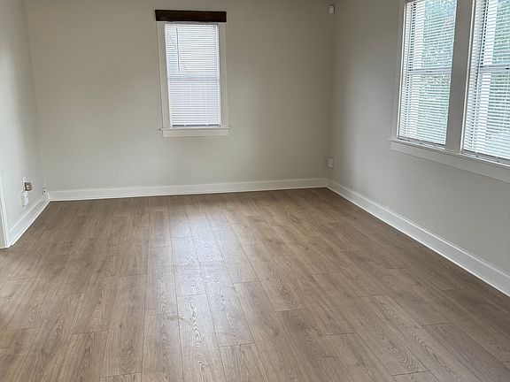 5th image of 208 S Central Ave
