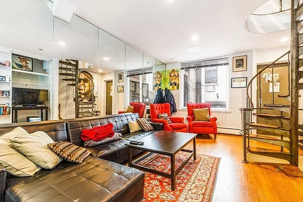 Rented by MNS | media 3