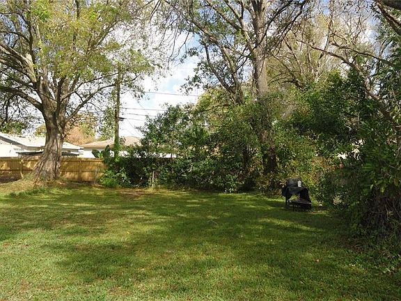 4th image of 4031 52nd Ave N