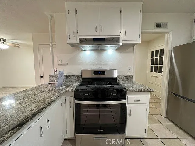 684 E Lee Pl — Photo 37