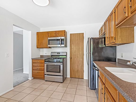 5th image of 166 Stirling Ln Unit V2