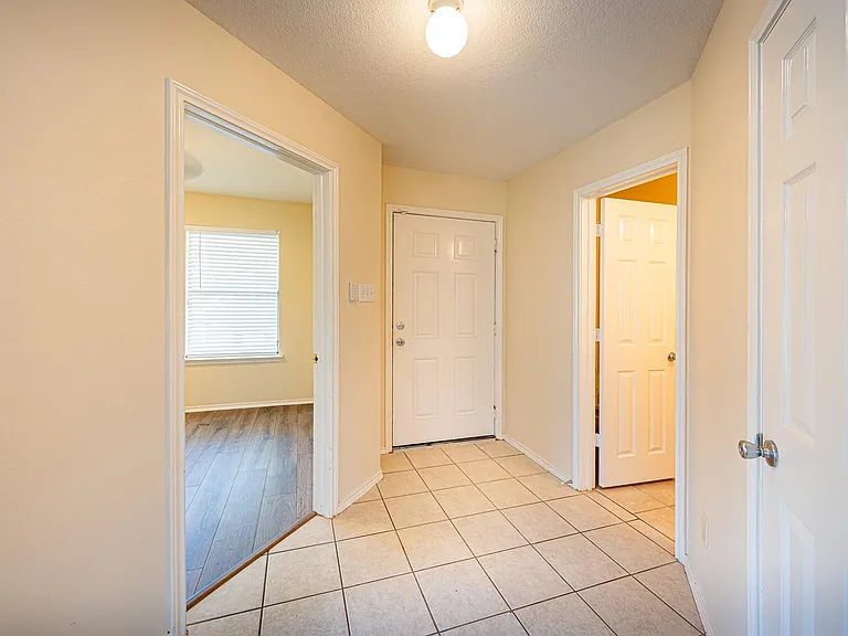 3603 Avalon Castle Dr — Photo 4