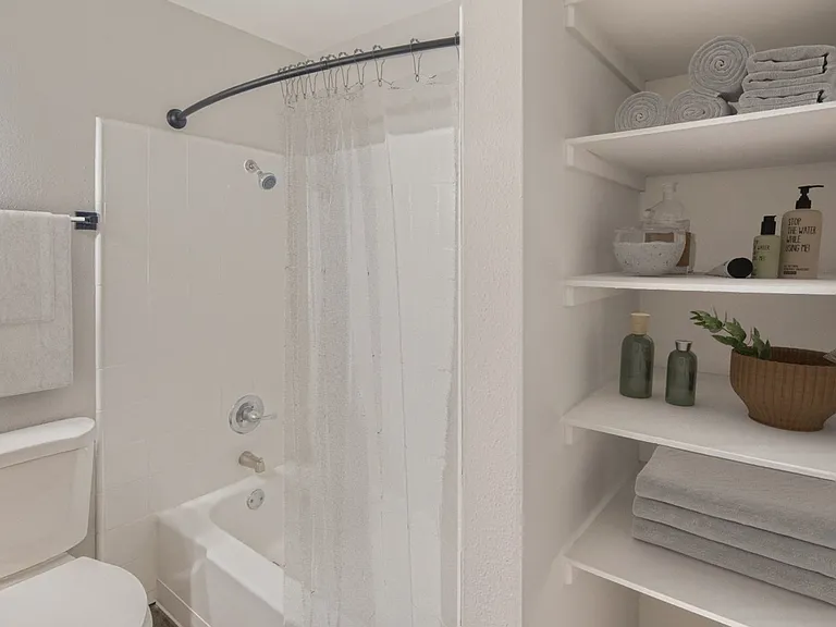 2102 Carmel Dr — Photo 8