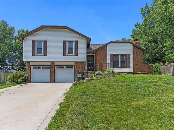 106 Daisy St, Lansing, KS 66043