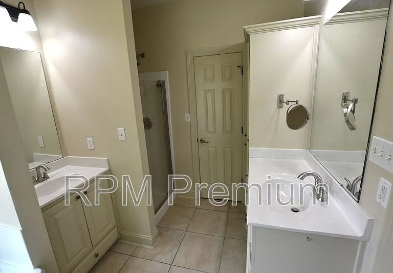 2691 Woodbend Ave — Photo 18