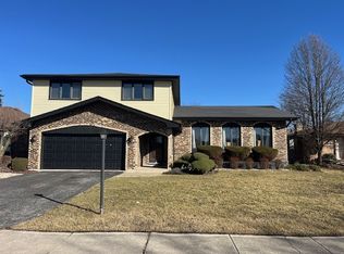 18549 Olde Farm Rd, Lansing, IL 60438