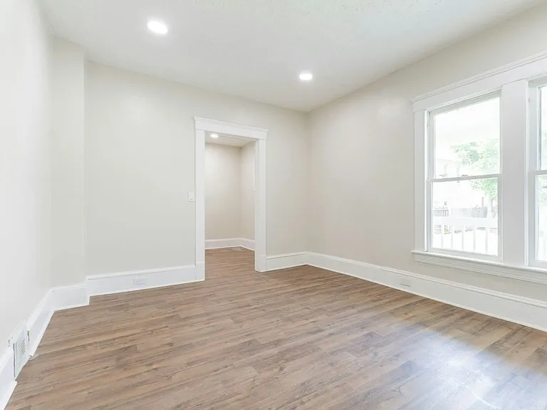 6709 Lawn Ave — Photo 7